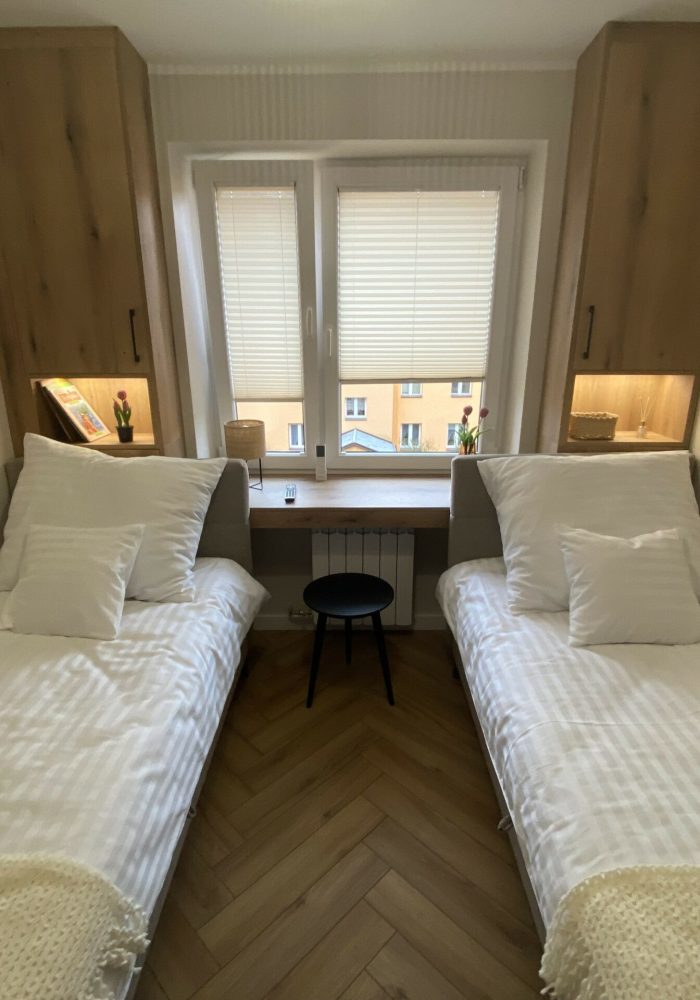 apartament Goniądz – pokój z dwoma pojedynczymi łóżkami uDany